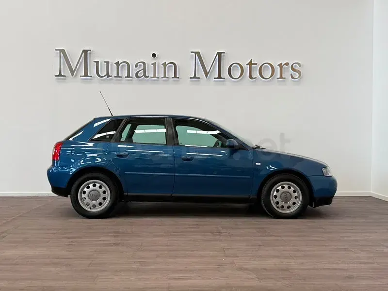 Usado Audi A3 Ambiente 100 CV (73 kW) 2002 Azul Utilitario