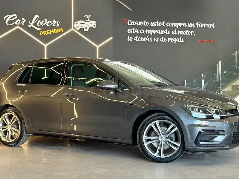 Usado VW Golf VII Sport 115 CV (84 kW) 2019 Gris / plata Berlina