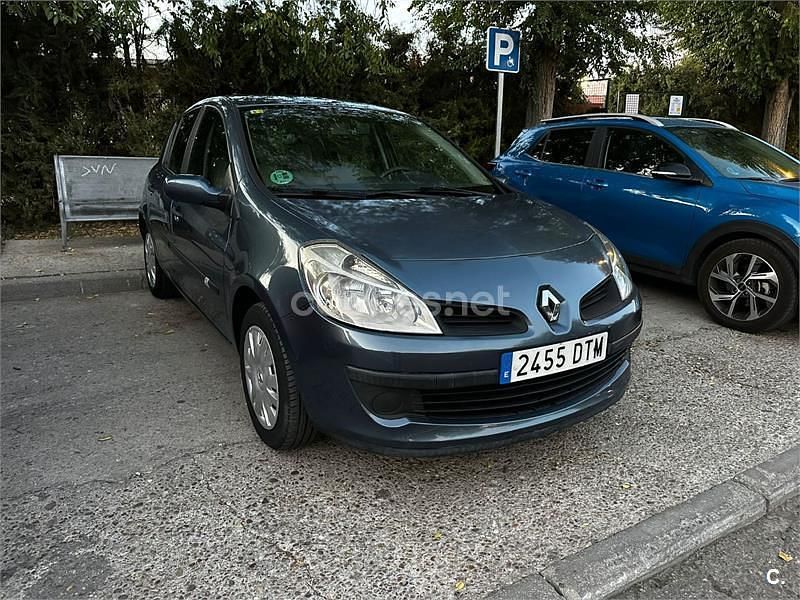 Azul Usado 2005 Renault Clio II Dynamique Berlina | 5500 € (Un poco caro) - Imagen 1/4