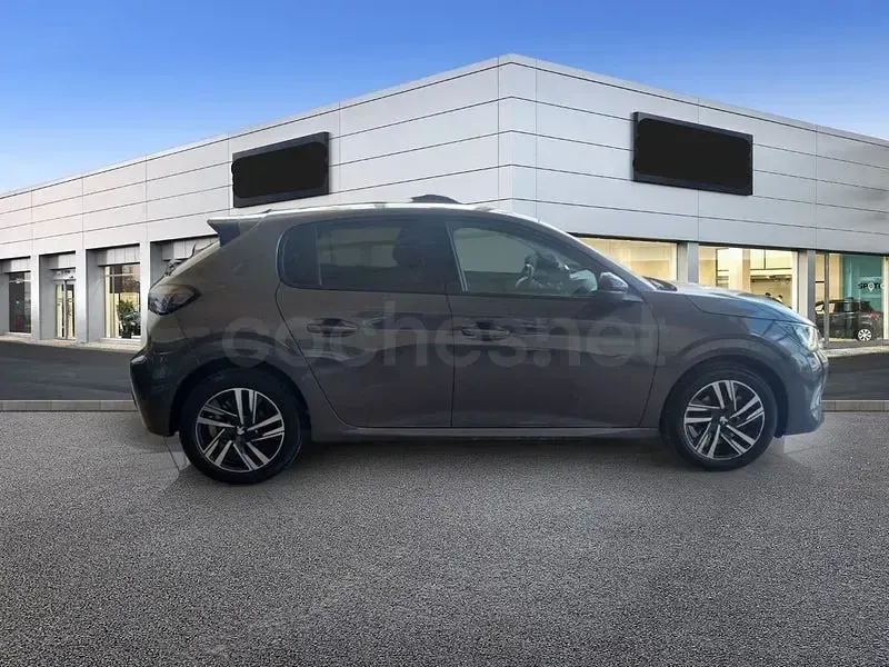 Usado Peugeot 208 Allure 100 CV (73 kW) 2023 Gris / plata Utilitario