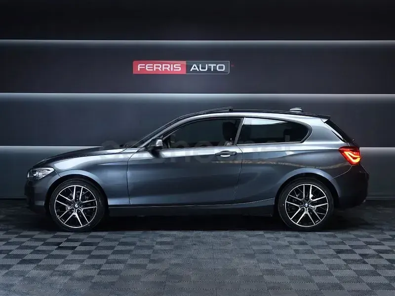Usado BMW 118 Comfort Edition 136 CV (100 kW) 2015 Gris / plata Utilitario