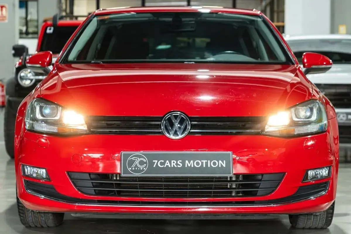 Usado VW Golf VII Sport 110 CV (80 kW) 2016 Rojo Utilitario
