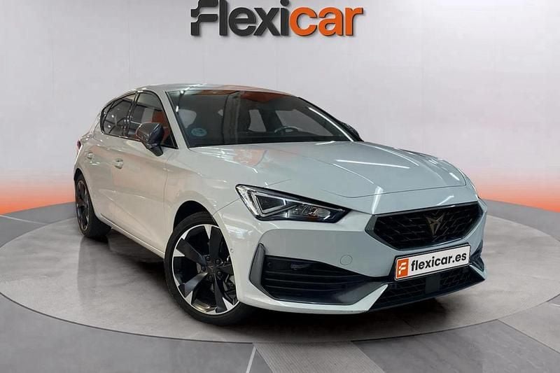 Blanco Usado 2023 Cupra Leon Berlina | 23.790 € (Buen precio) - Imagen 1/4