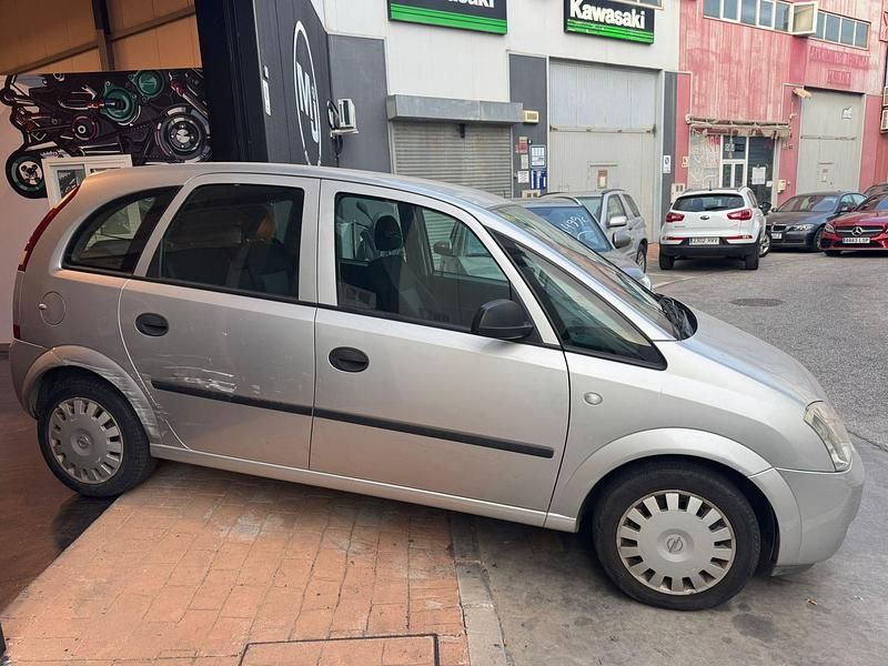 Usado Opel Meriva Cosmo 100 CV (73 kW) 2004 Gris / plata Monovolumen