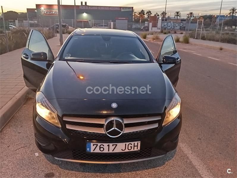 Usado Mercedes A180 Elegance 109 CV (80 kW) 2013 Negro Monovolumen
