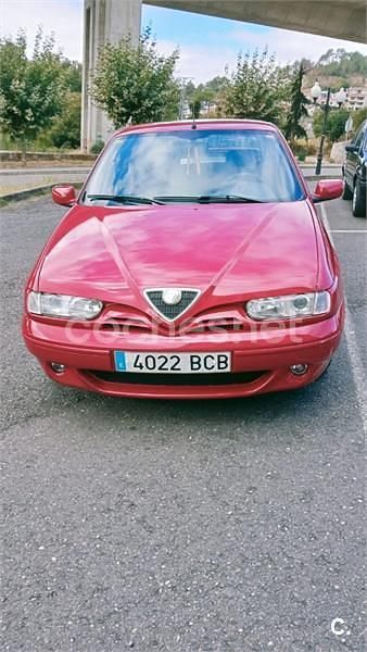 Usado Alfa Romeo 146 105 CV (77 kW) 2000 Rojo Utilitario