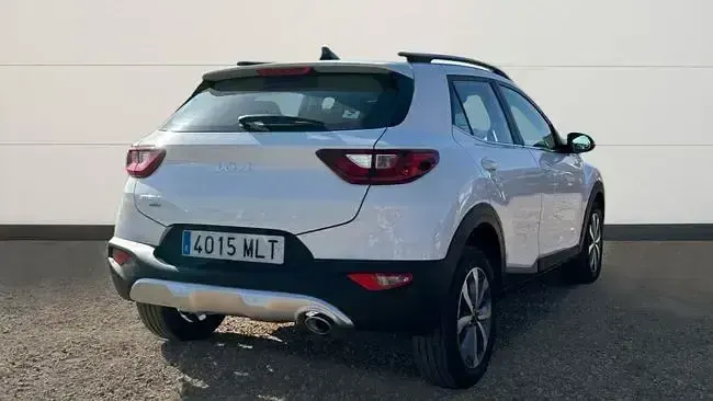 Usado Kia Stonic 120 CV (88 kW) 2023 Blanco SUV