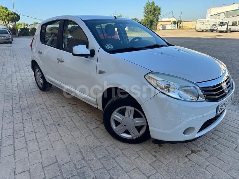 Blanco Usado 2010 Dacia Sandero Lauréate Utilitario | 3500 € (Un poco caro) - Imagen 1/4