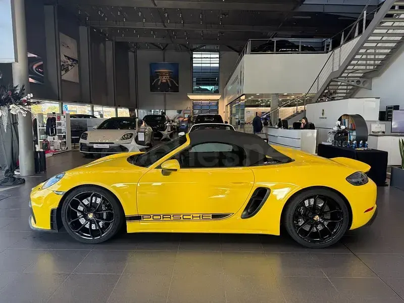 Usado Porsche 718 Spyder 420 CV (308 kW) 2022 Amarillo Descapotable