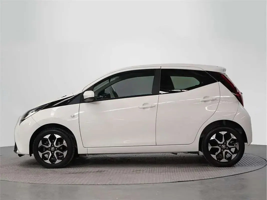 Usado Toyota Aygo X-play 72 CV (52 kW) 2021 Blanco Utilitario