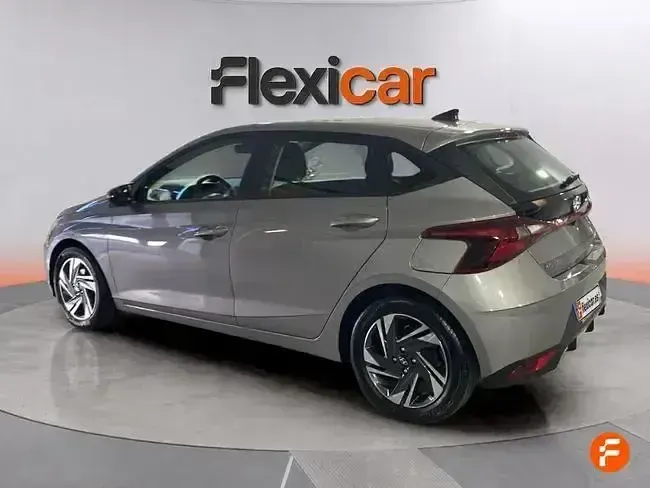 Begagnad Hyundai i20 84 HK (61 kW) 2022 Grå Halvkombi