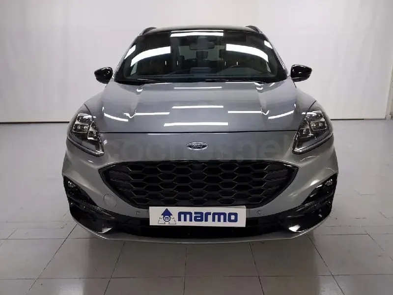 Usado Ford Kuga ST-Line X 190 CV (139 kW) 2023 Gris / plata SUV