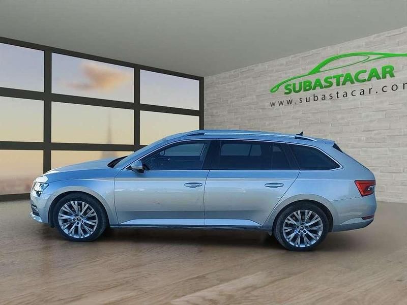 Plateado Usado 2022 Skoda Superb Style Familiar | 19.587 € (Super precio) - Imagen 1/4