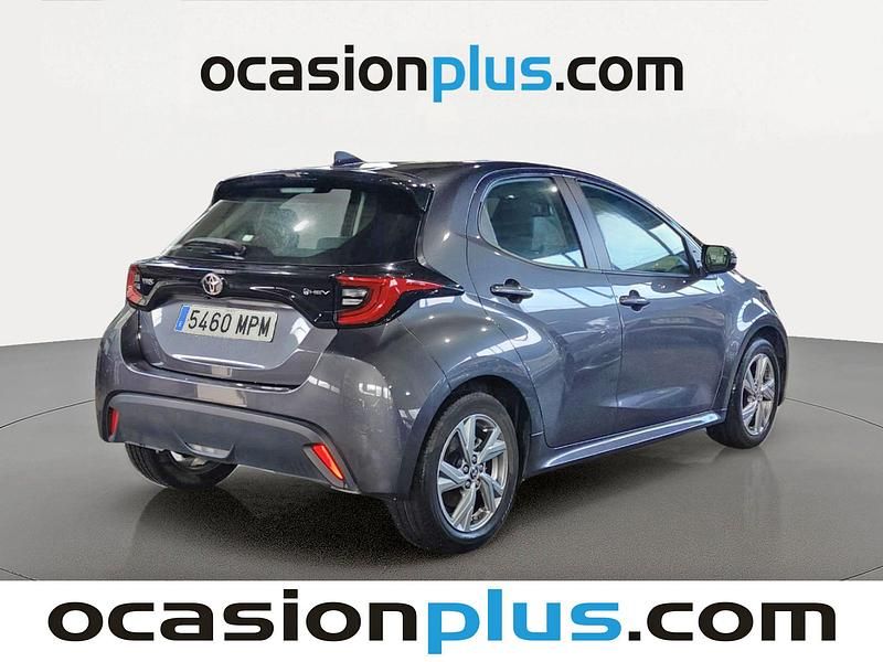 Usado Toyota Yaris Hybrid Active 116 CV (85 kW) 2024 Gris Utilitario