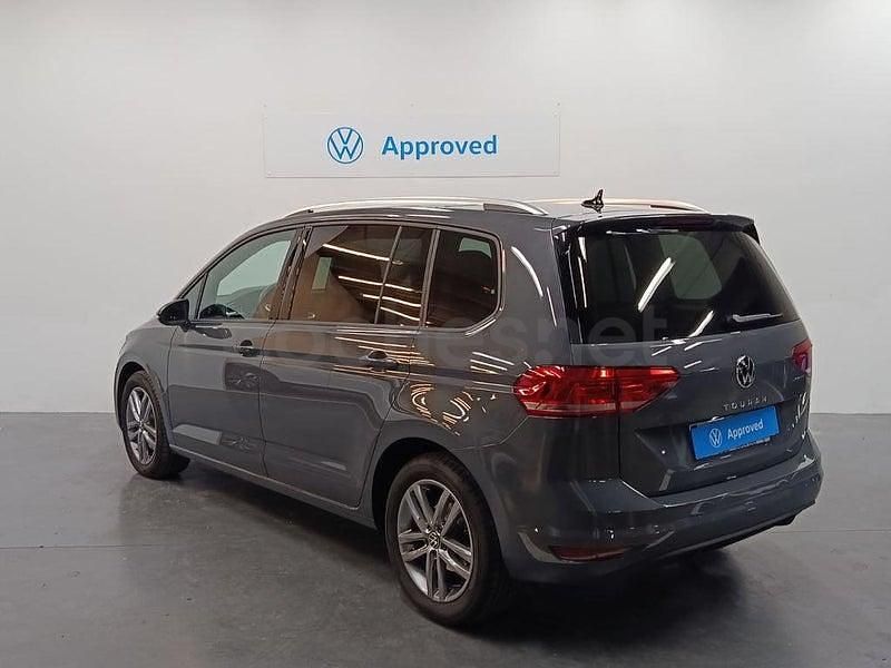 Usado VW Touran 122 CV (89 kW) 2024 Gris / plata Monovolumen