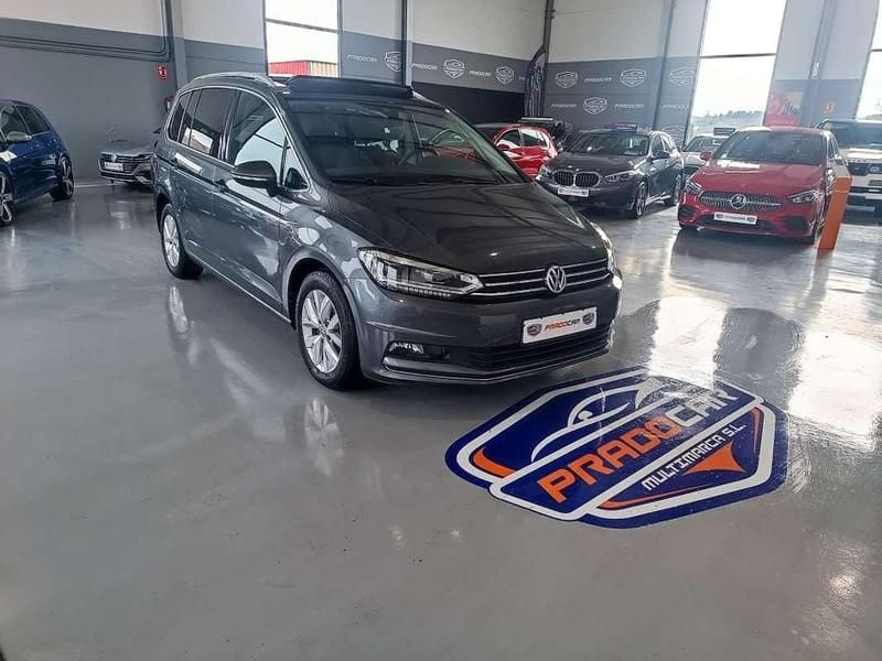 Usado VW Touran Advance 116 CV (85 kW) 2019 Gris / plata Monovolumen