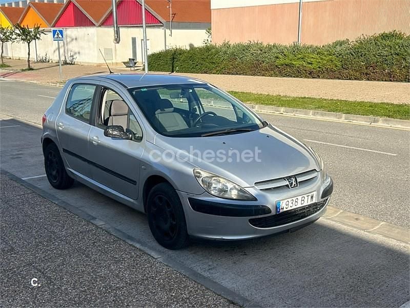 Usado Peugeot 307 110 CV (80 kW) 2002 Gris / plata Berlina