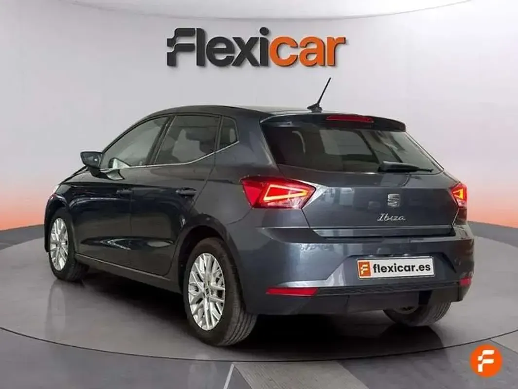 Usado Seat Ibiza 116 CV (85 kW) 2024 Gris Utilitario