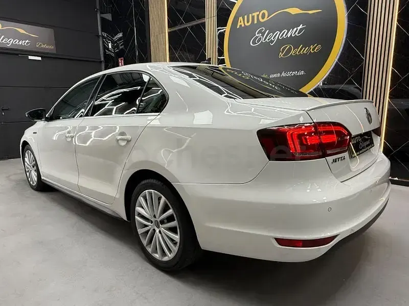 Usado VW Jetta 170 CV (125 kW) 2013 Blanco Berlina