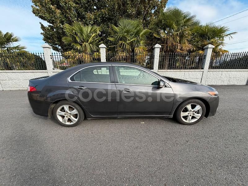 Usado Honda Accord Executive 150 CV (110 kW) 2012 Gris / plata Berlina