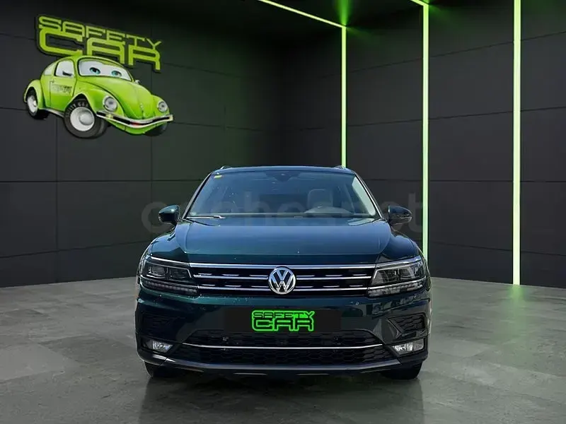 Usado VW Tiguan Allspace Sportline 190 CV (139 kW) 2018 Gris / plata SUV