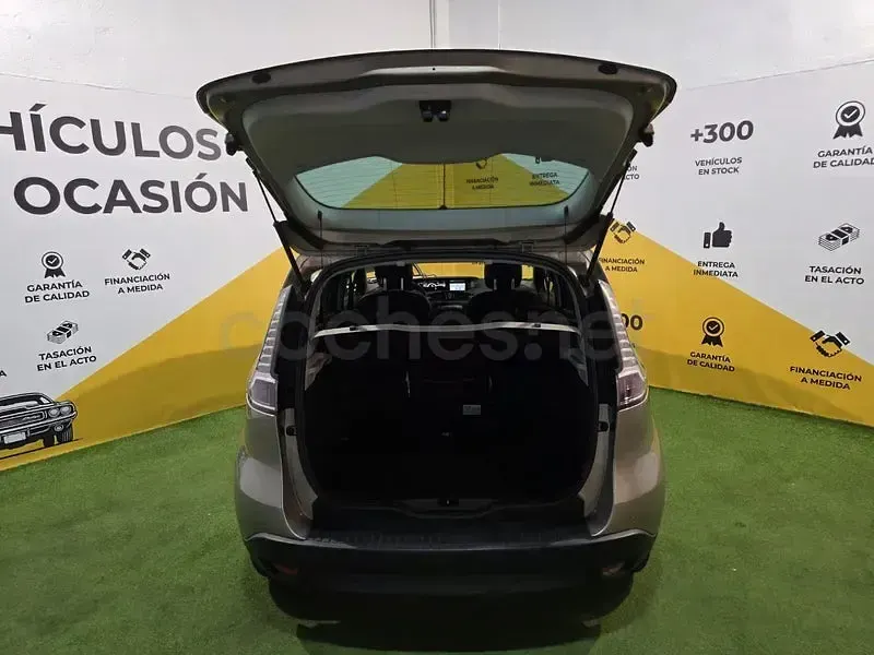 Usado Renault Scénic III Dynamique 110 CV (80 kW) 2013 Marrón Monovolumen