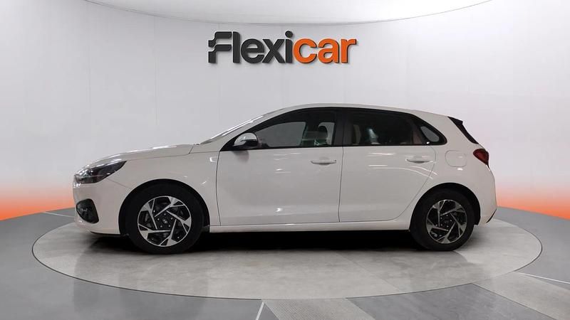 Begagnad Hyundai i30 121 HK (88 kW) 2024 Vit Sedan