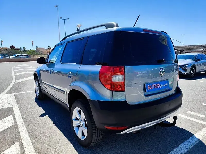 Usado Skoda Yeti Ambition 105 CV (77 kW) 2010 Gris / plata SUV