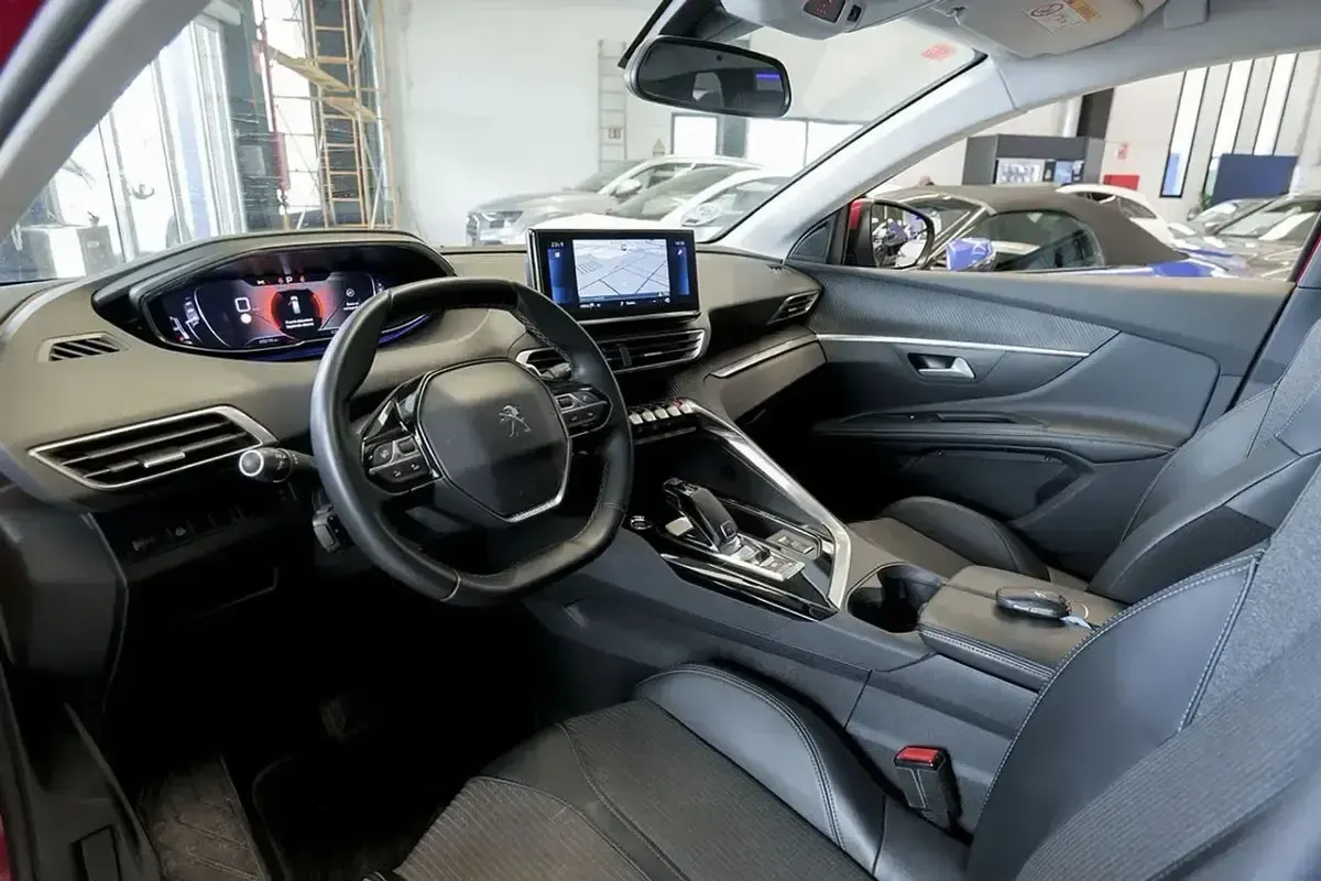 Usado Peugeot 5008 Allure 131 CV (96 kW) 2021 Rojo SUV