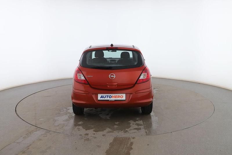 Usado Opel Corsa Selective 85 CV (62 kW) 2013 Rojo Utilitario