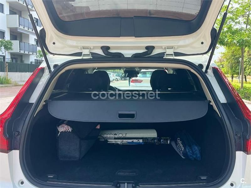 Usado Volvo V60 Momentum 150 CV (110 kW) 2019 Blanco Familiar