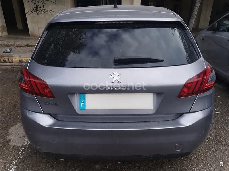 Usado Peugeot 308 Style 110 CV (80 kW) 2018 Gris / plata Berlina