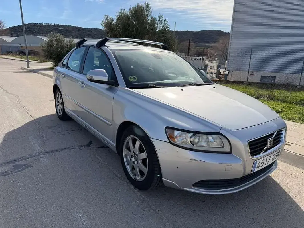 Usado Volvo S40 Momentum 110 CV (80 kW) 2010 Gris Berlina