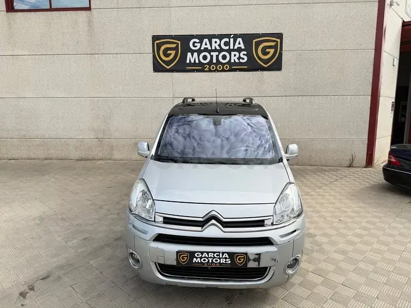 Usado Citroën Berlingo XTR 114 CV (83 kW) 2013 Gris / plata Monovolumen