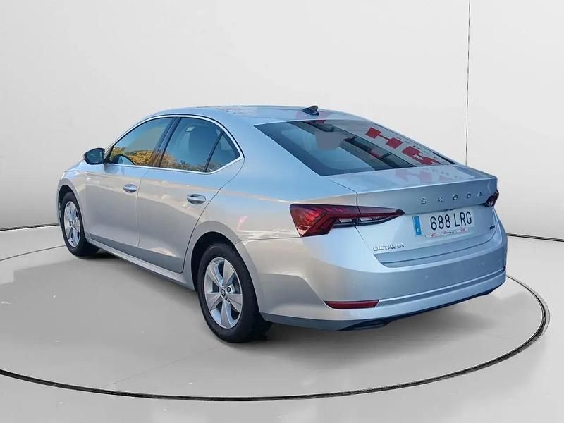 Usado Skoda Octavia Ambition 150 HP (110 kW) 2021 Cinzento Sedan