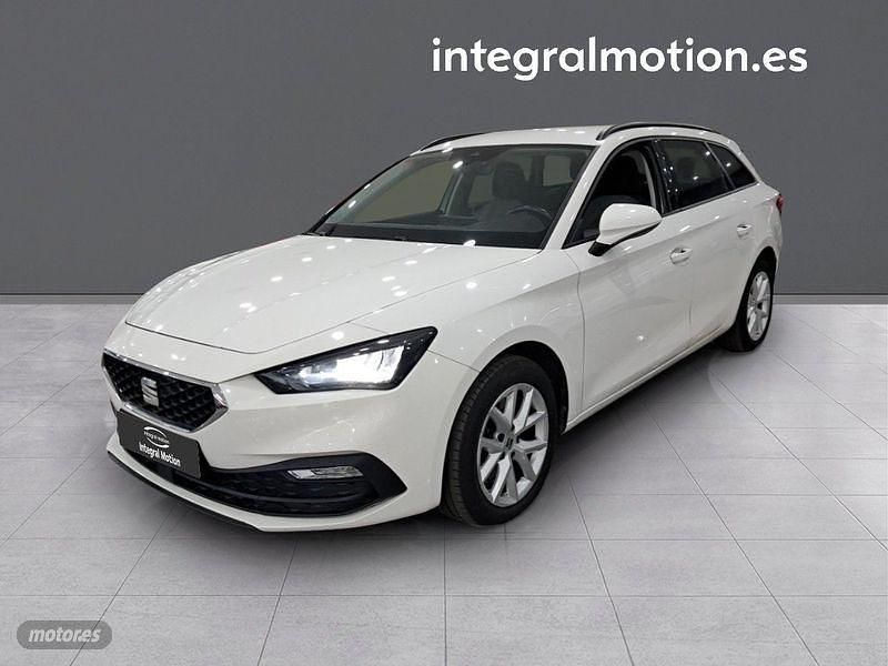 Usado Seat Leon Style 115 CV (84 kW) 2021 Blanco Familiar
