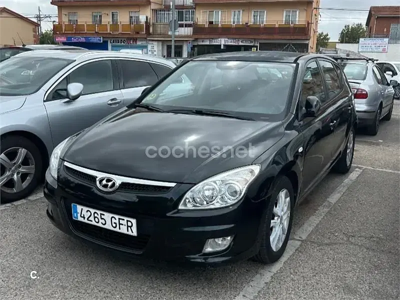 Usado Hyundai i30 Sport 115 CV (84 kW) 2008 Negro Berlina