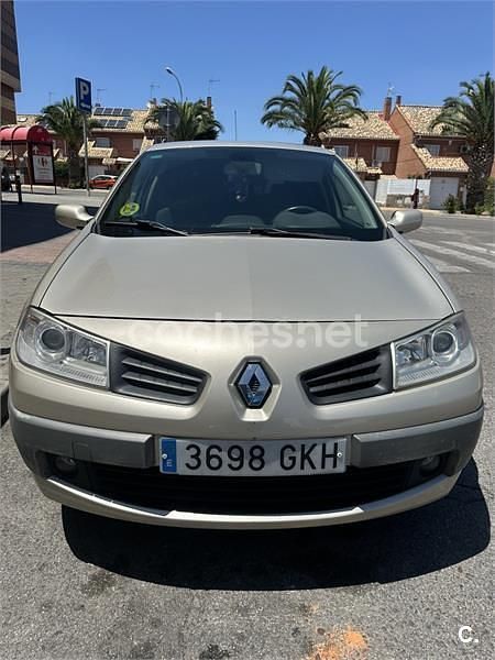 Beige Usado 2008 Renault Mégane II Dynamique Berlina | 3200 € (Precio justo) - Imagen 1/4