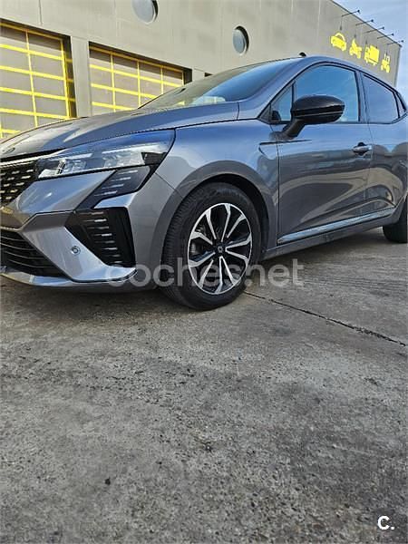 Usado Renault Clio V Techno 90 CV (66 kW) 2024 Gris / plata Berlina