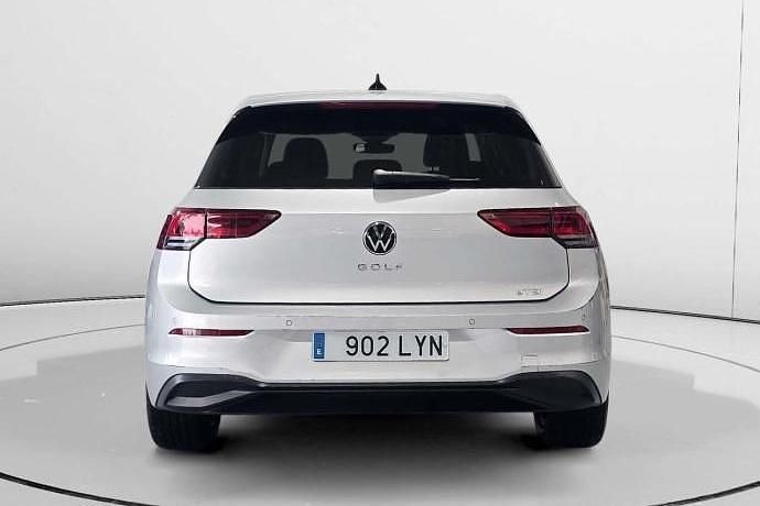 Usado VW Golf VIII Life 111 CV (81 kW) 2022 Gris Utilitario