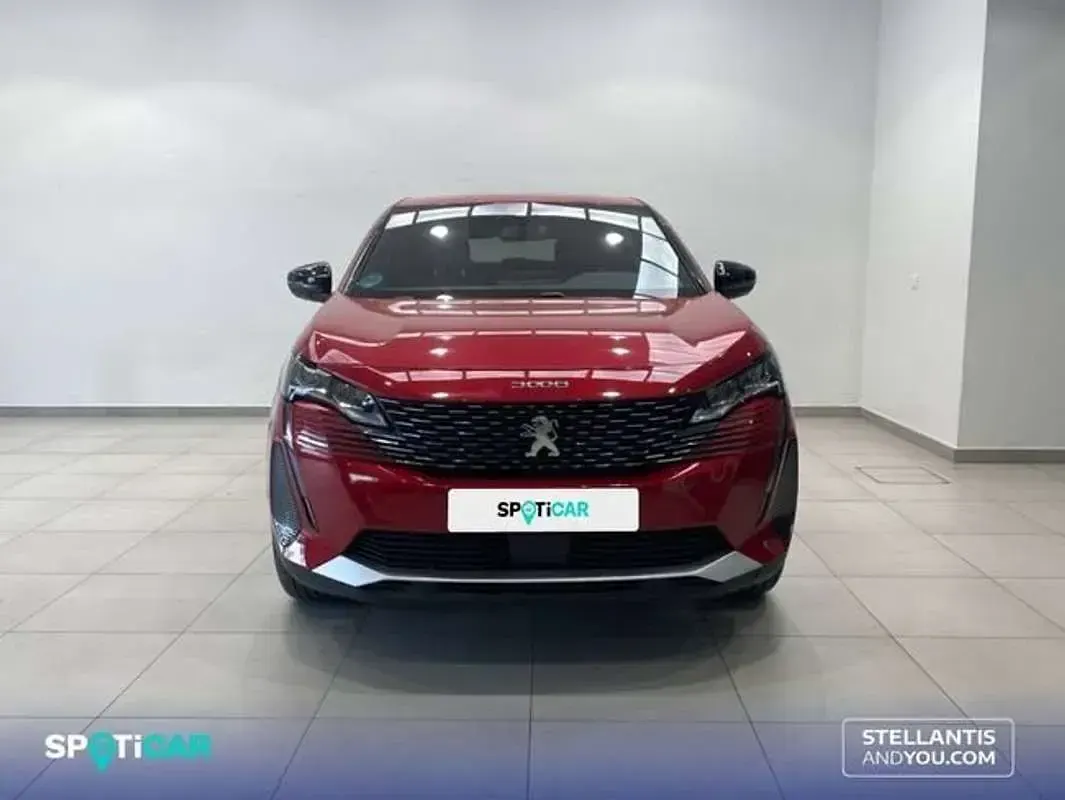 Usado Peugeot 3008 Allure 131 CV (96 kW) 2023 Rojo SUV