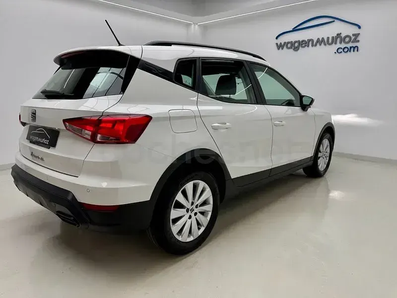 Usado Seat Arona Reference 95 CV (69 kW) 2022 Blanco SUV