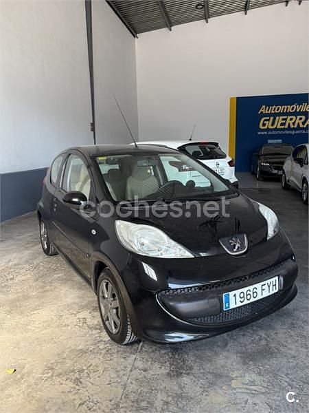 Usado Peugeot 107 54 CV (39 kW) 2007 Negro Utilitario