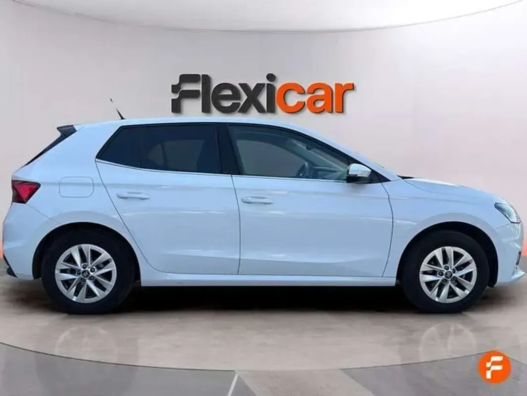 Usado Skoda Fabia Selection 95 CV (69 kW) 2025 Blanco Utilitario