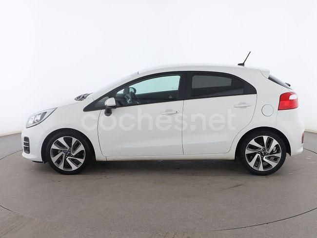 Usado Kia Rio 85 CV (62 kW) 2016 Blanco Berlina