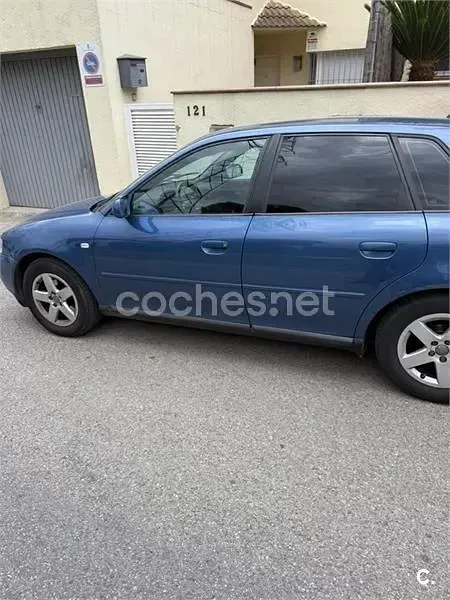 Usado Audi A3 Ambiente 100 CV (73 kW) 2001 Azul Utilitario