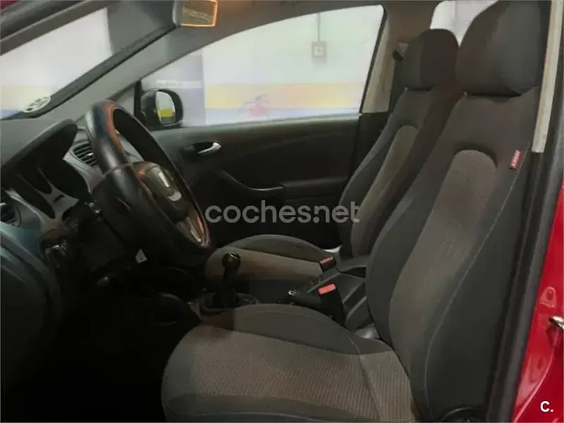 Usado Seat Altea XL Style 105 CV (77 kW) 2011 Rojo Monovolumen