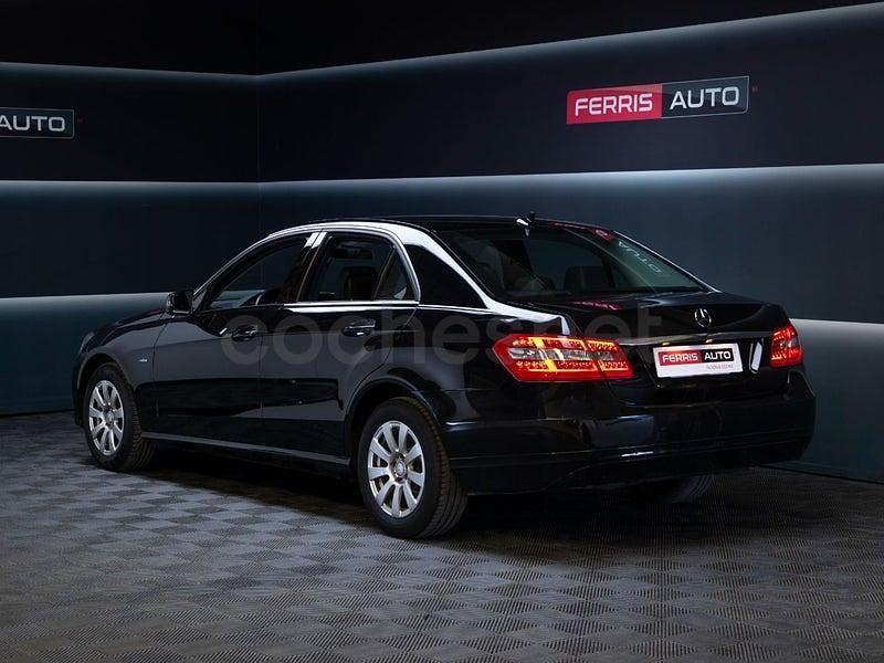 Usado Mercedes E200 136 CV (100 kW) 2011 Negro Berlina