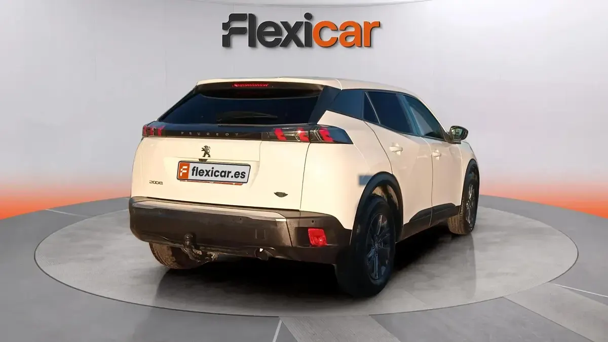 Usado Peugeot 2008 Active 101 CV (74 kW) 2022 Blanco SUV
