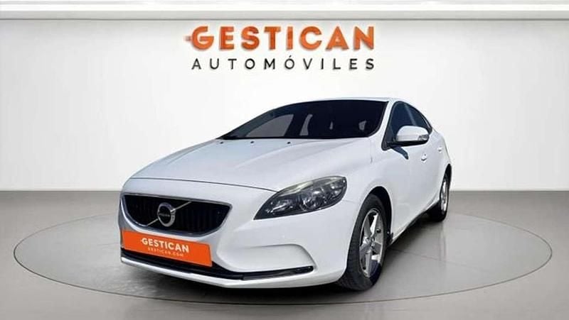 Usado Volvo V40 Momentum 122 CV (89 kW) 2017 Blanco Utilitario